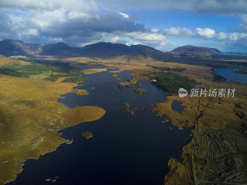 美丽的风景沿着狂野的大西洋之路，康尼马拉，Co. Galway，爱尔兰。